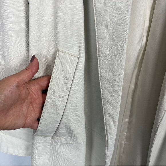 VTG 80s VAKKO Womens Embossed Leather Coat White Open Front Small Oversized - Picture 9 of 14